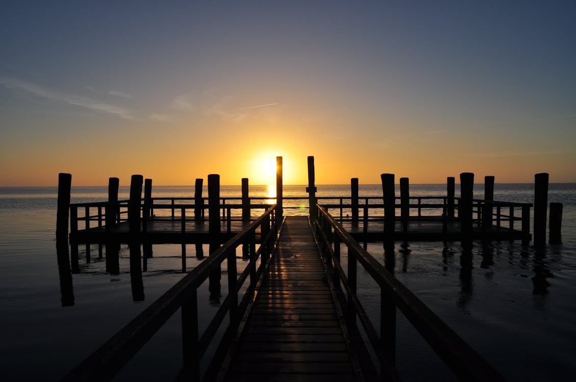 免费 木码头与日落背景 素材图片
