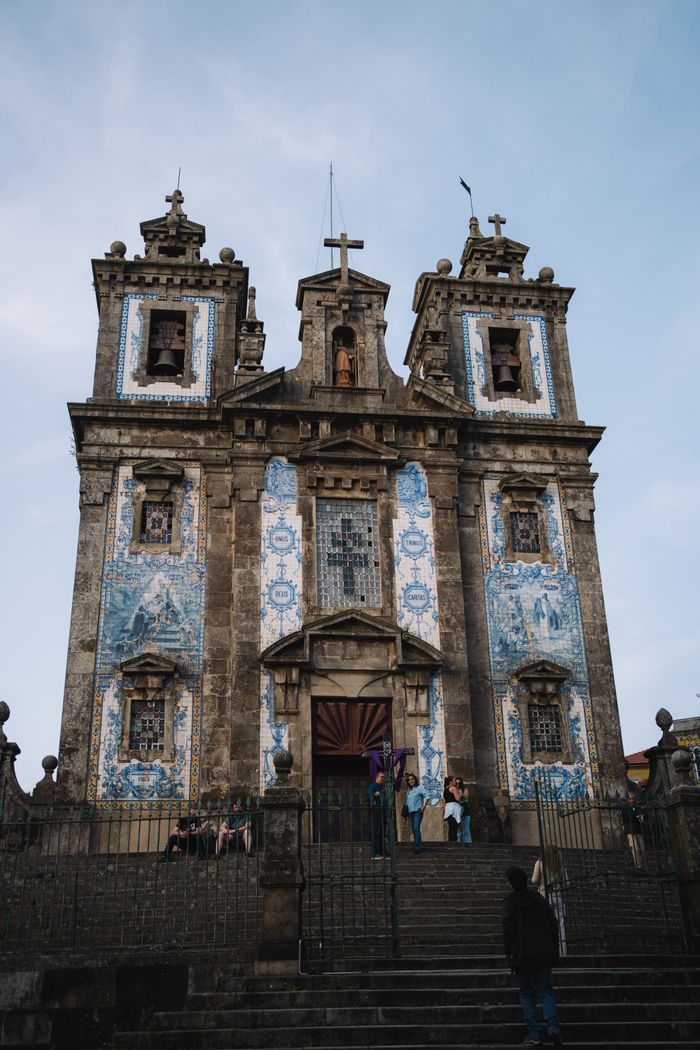 Blue-tiled baroque church facade seen from the steps, photo by Diogo Miranda on Pexels