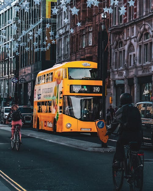 Gratis stockfoto met autobus, fiets, paardrijden