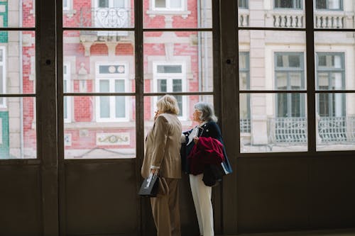 Základová fotografie zdarma na téma budova, bundy, chodby