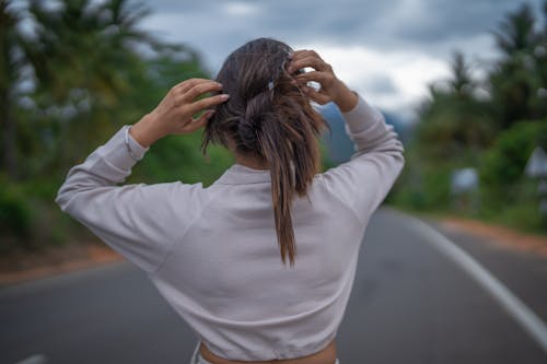 Fotos de stock gratuitas de arreglando el cabello, cabello, carretera