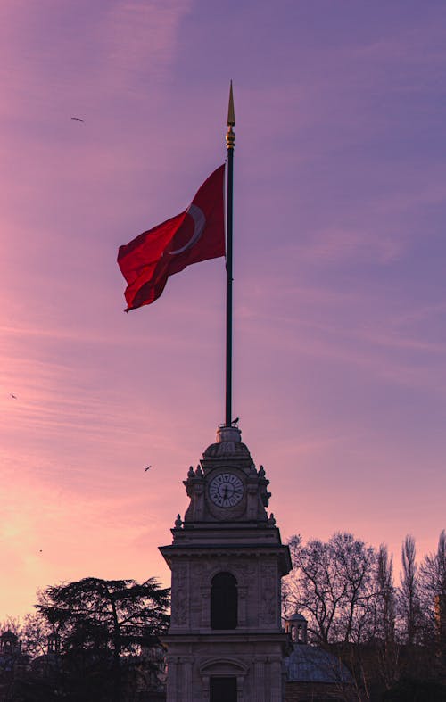 Immagine gratuita di bandiera, crepuscolo, facciata di edificio