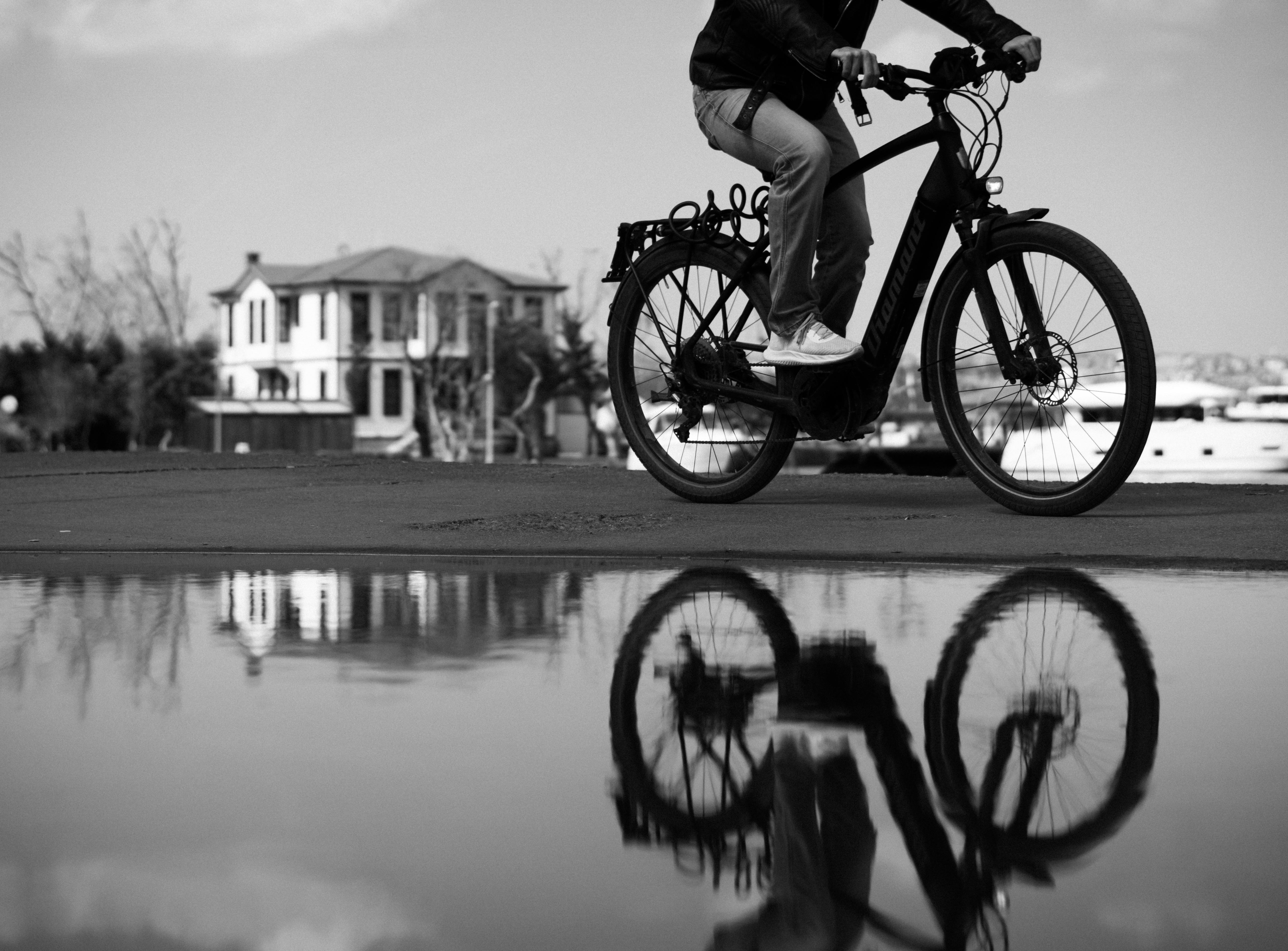 How Folding Ebikes Are Changing Urban Mobility — Photo by Abdulmutalip  BOZKUS on Pexels