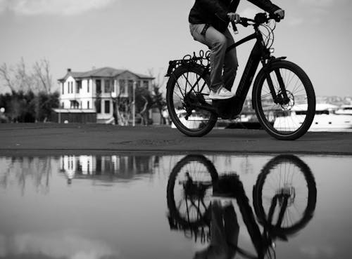 Imagine de stoc gratuită din alb-negru, apă, bicicletă