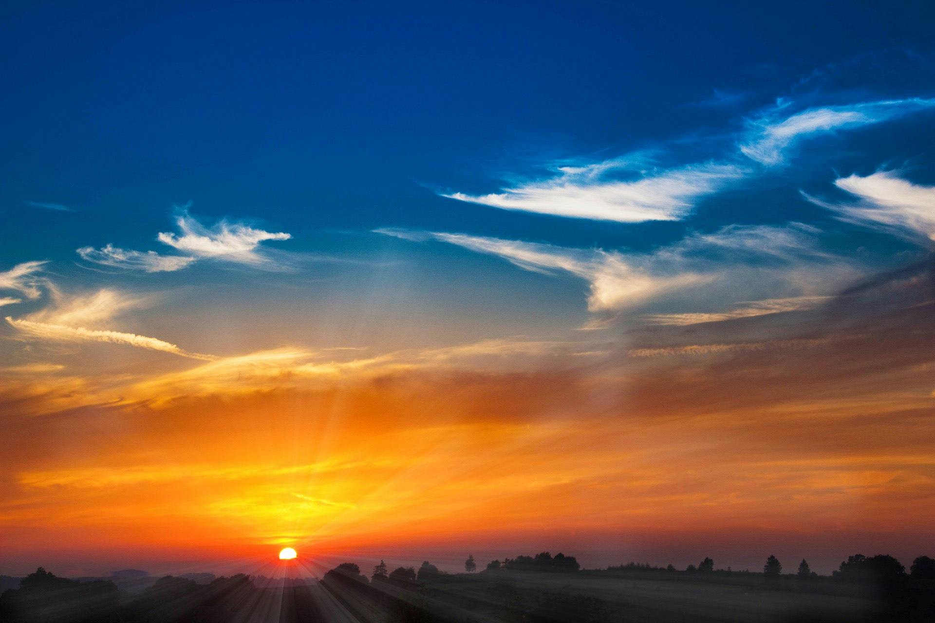 夜明け 太陽 日の出の無料の写真素材
