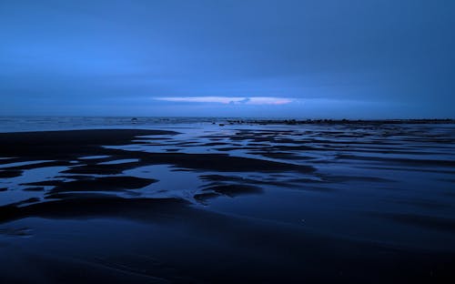 검은 모래, 그림자, 물의 무료 스톡 사진