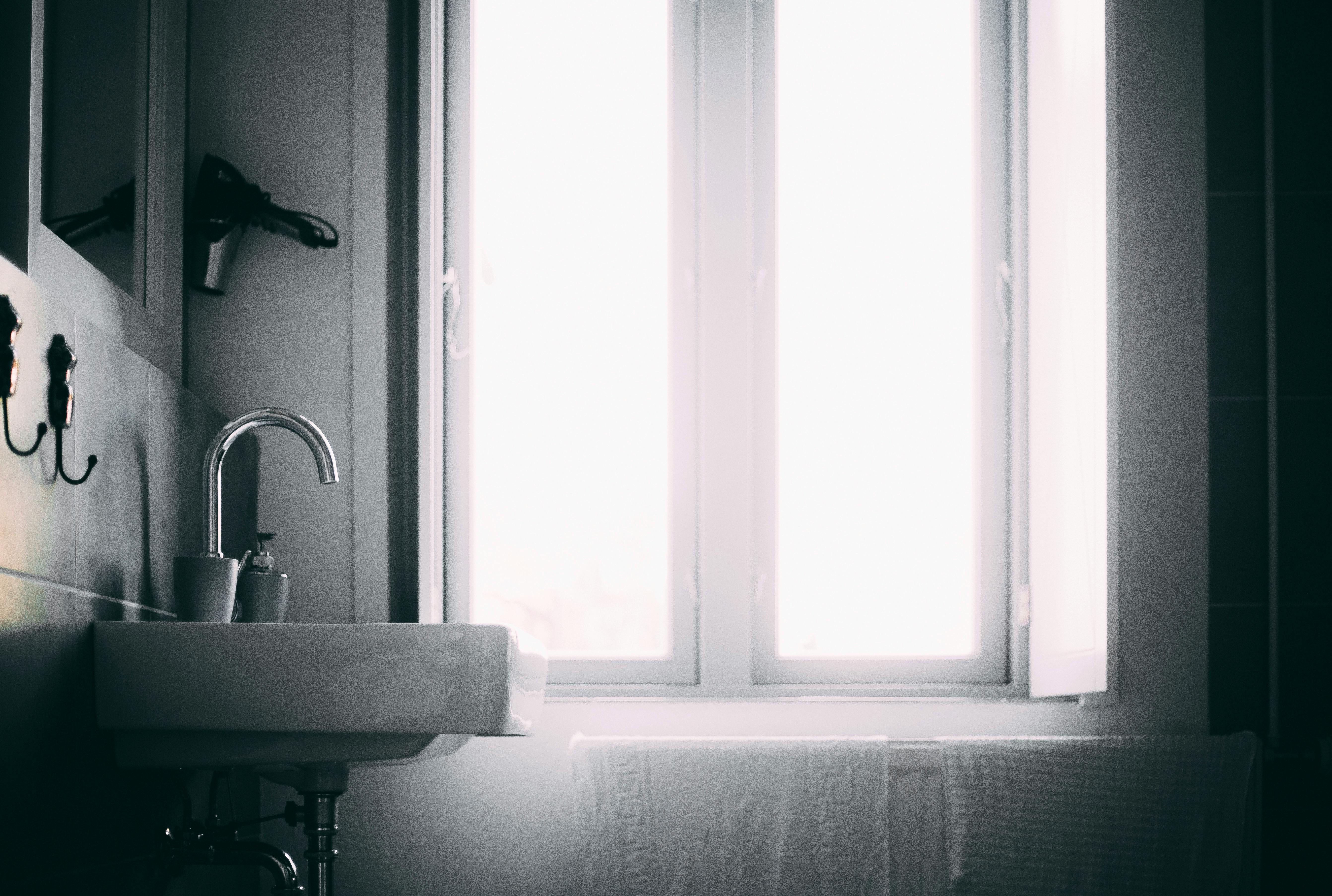 White Ceramic Sink · Free Stock Photo