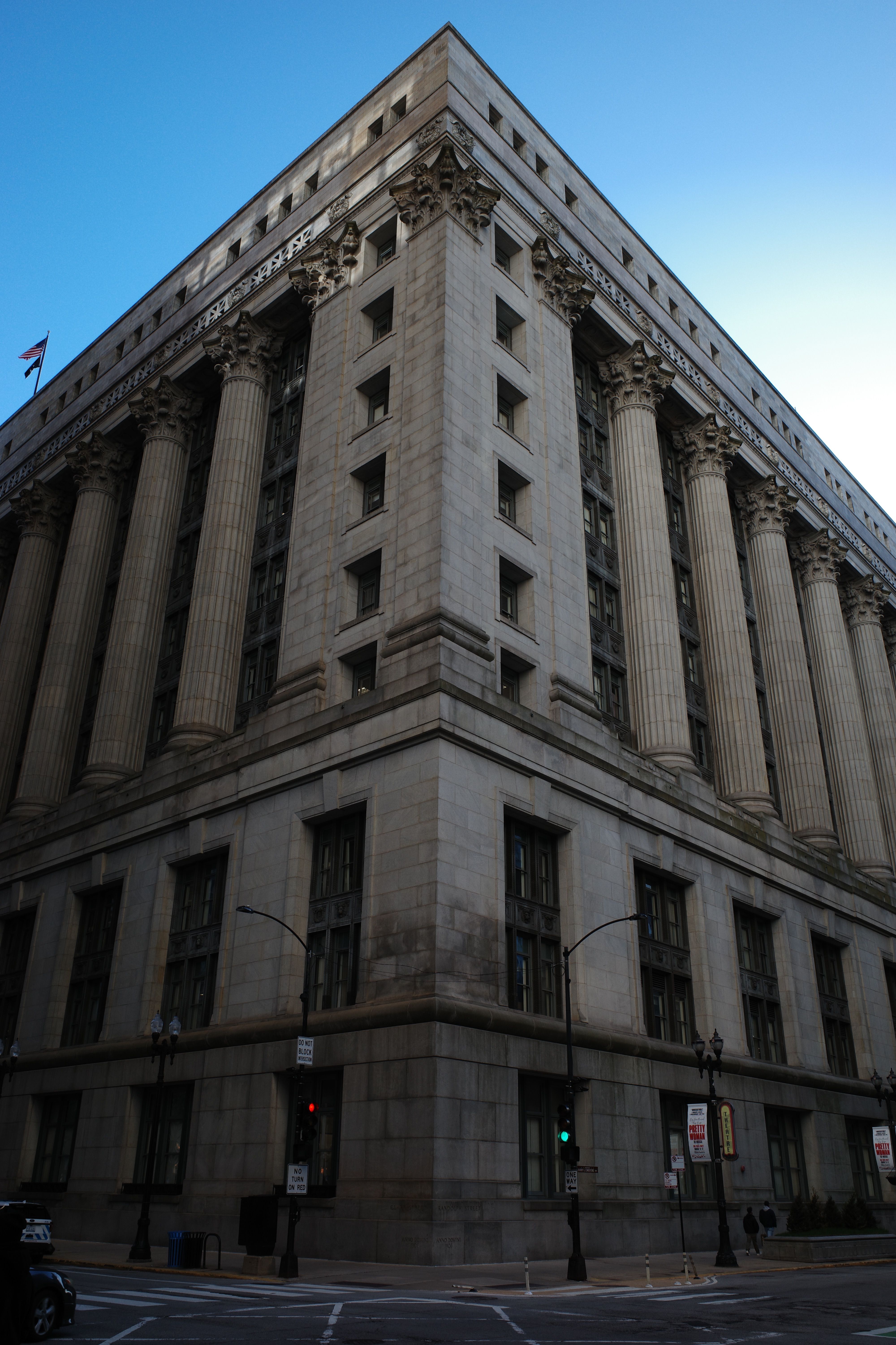 Federal Reserve building symbolizing central bank interest rate policy debate