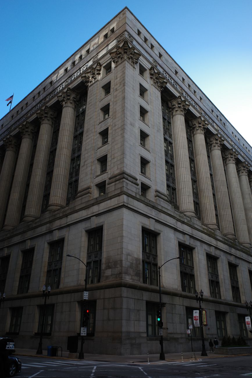 Federal Reserve building symbolizing central bank interest rate policy debate