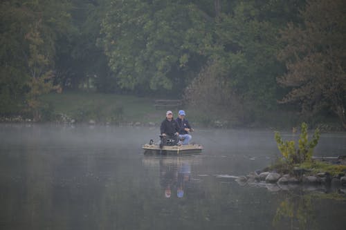 Kostenloses Stock Foto zu freizeit, männer, nebel