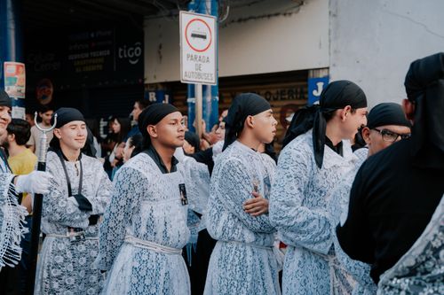 Free A vibrant street parade showcasing participants in traditional attire, capturing cultural festivities. Stock Photo
