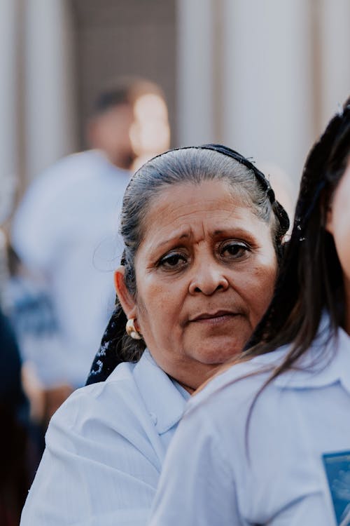 Free A woman in a white shirt and a woman in a white shirt Stock Photo