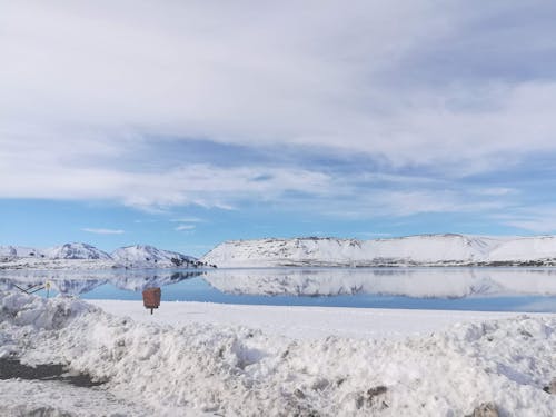 dağlar, göl, kar içeren Ücretsiz stok fotoğraf