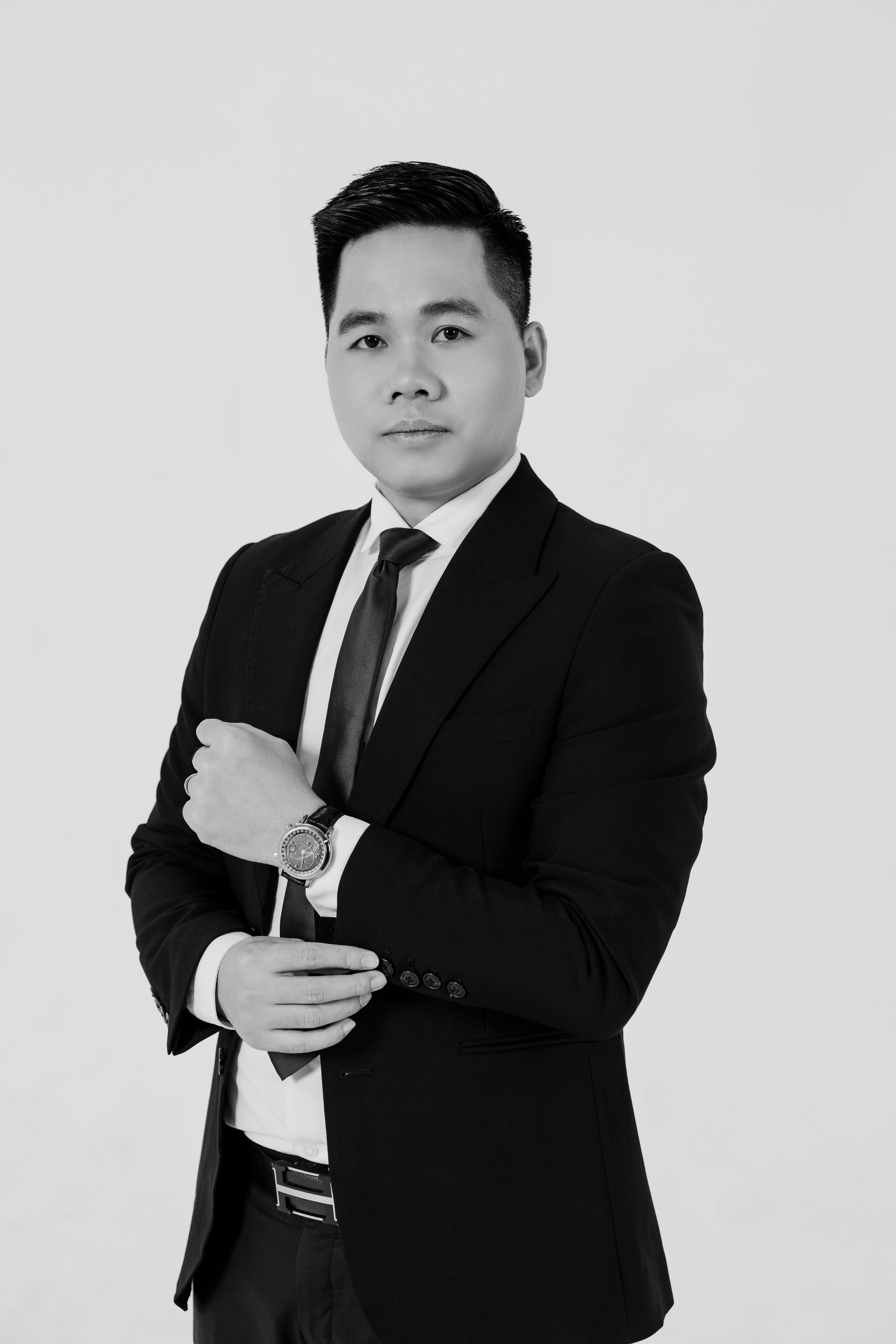 Black and White Photography of a Man Posing in a Suit · Free Stock Photo
