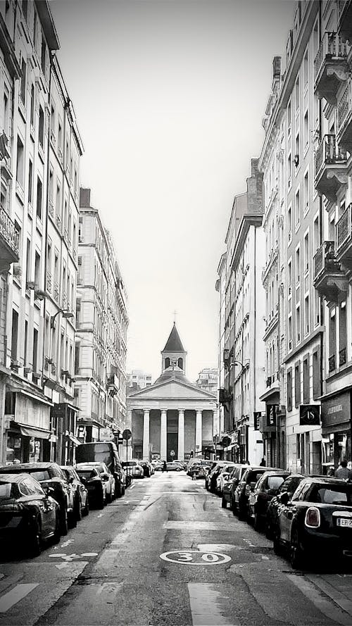 arabalar, arka sokak, Avrupa içeren Ücretsiz stok fotoğraf