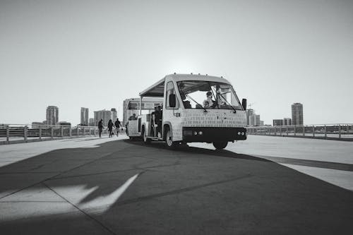 Foto d'estoc gratuïta de assolellat, autobús, blanc i negre