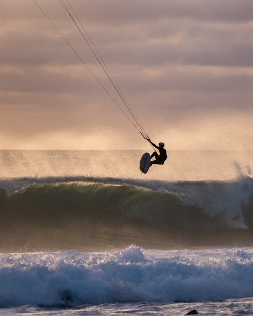 Fotobanka s bezplatnými fotkami na tému breh, dobrodružstvo, kitesurfing