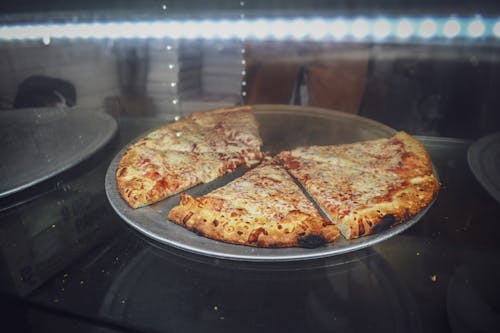 Foto d'estoc gratuïta de caixa de pizza, llesca de pizza, menjar amb els dits