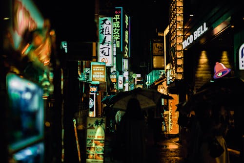 夜间城市街道