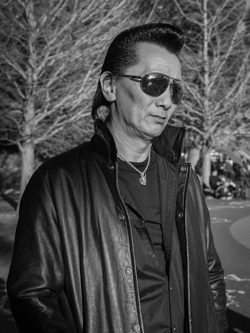 Free A man in sunglasses and a leather jacket Stock Photo