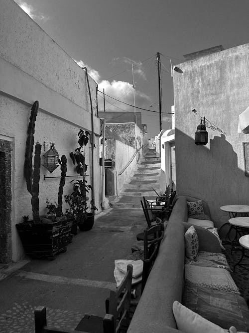 Free Black and White Photo of an Alley  Stock Photo