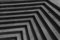 特写展示城市建筑设计中几何混凝土台阶