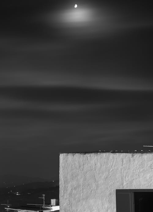 ay, Beyaz duvar, geceleyin içeren Ücretsiz stok fotoğraf