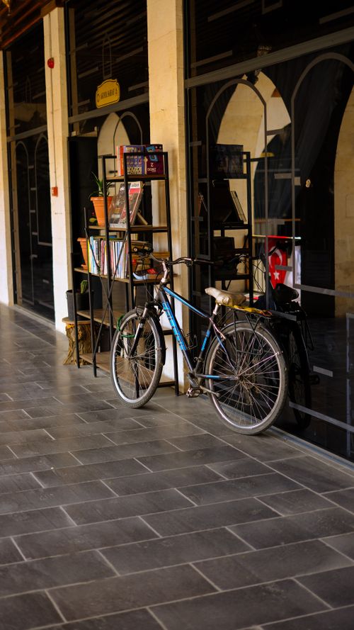 Free A bicycle parked outside a modern store in Gaziantep, Türkiye, showcasing local urban lifestyle. Stock Photo