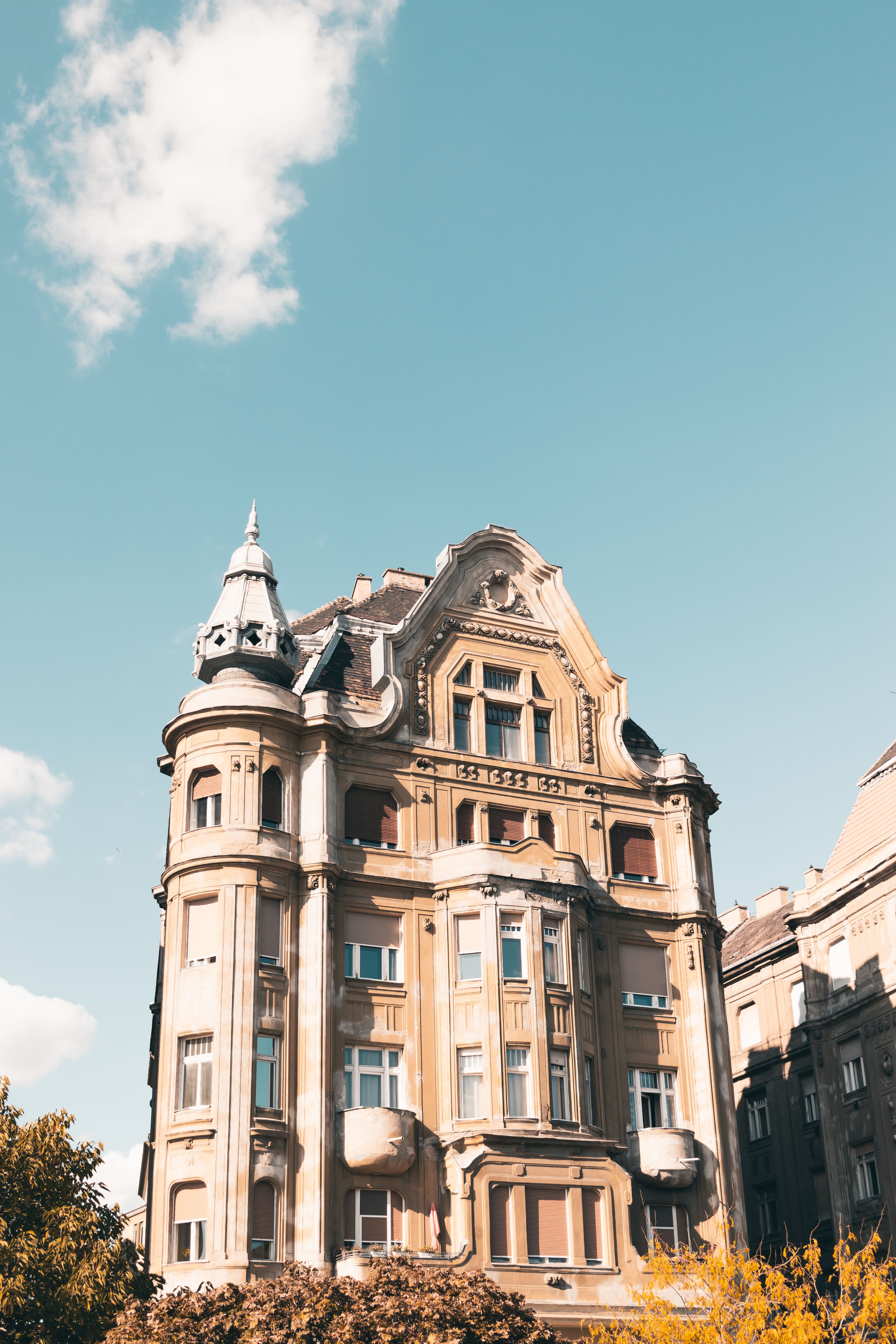 Exterior of an Old Building · Free Stock Photo