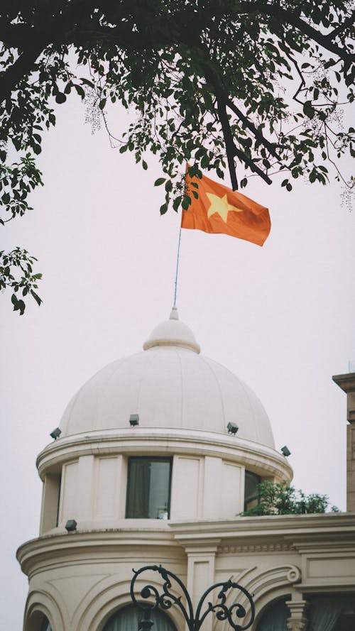 Foto profissional grátis de abóboda, administração, bandeira nacional vietnamita