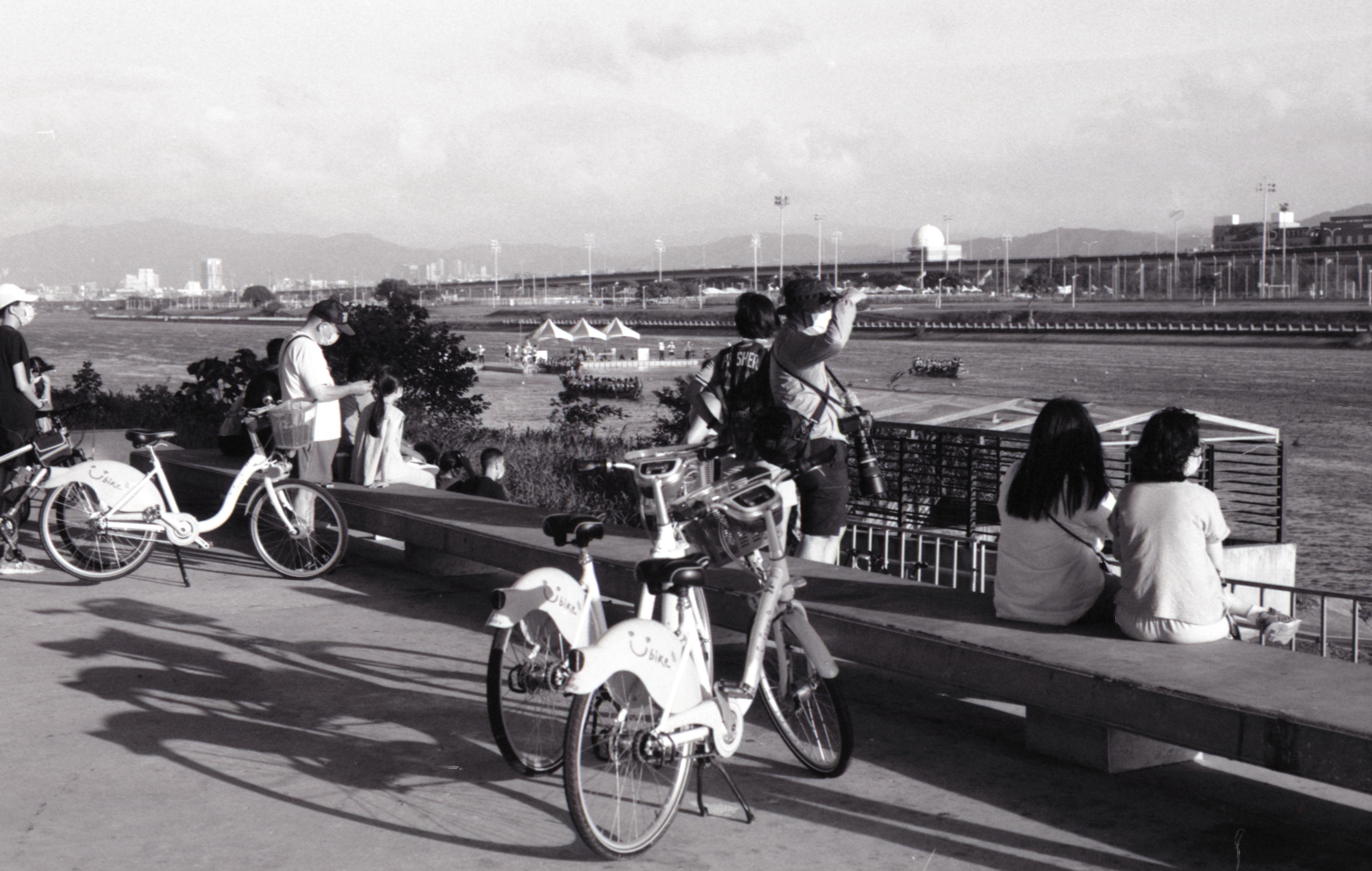 Enjoy the riverbank scenery along Taipei's river in Taipei