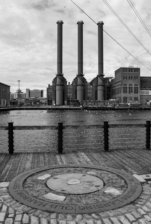 Foto d'estoc gratuïta de arquitectura postindustrial, balaustrada, blanc i negre