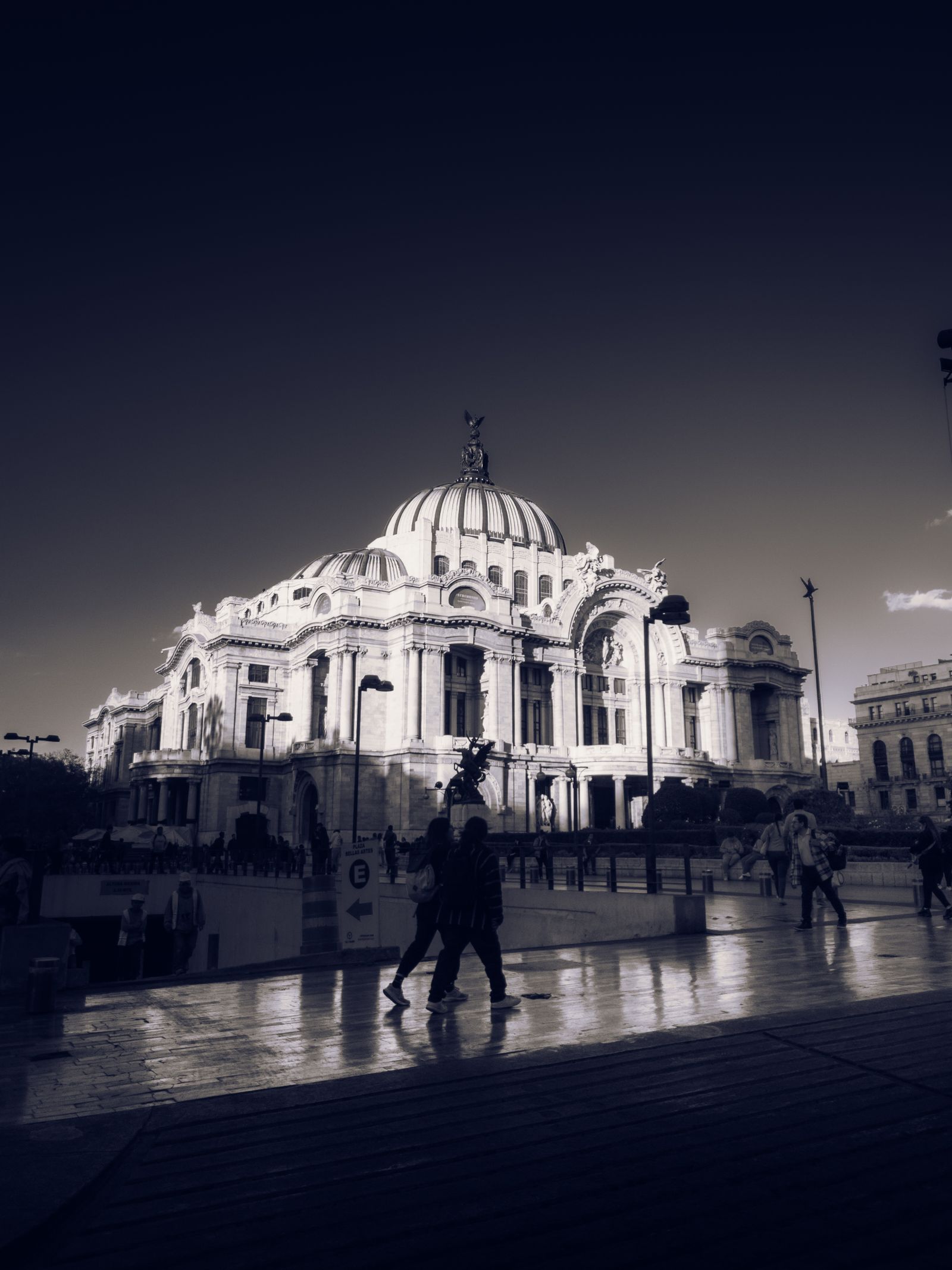 Palacio de Bellas Artes in Mexico City under a blue sky