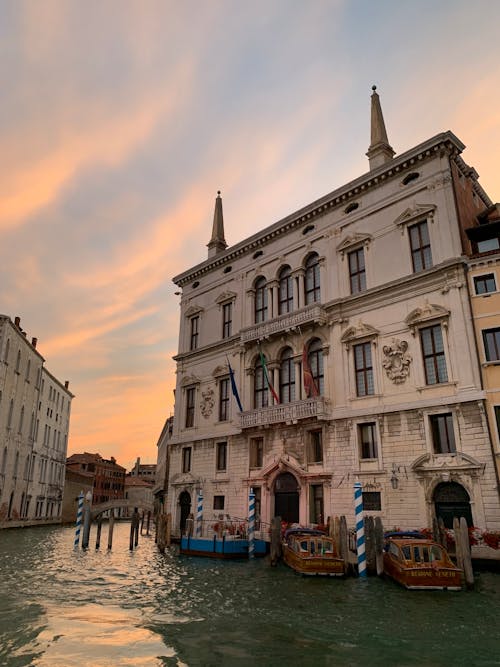 Darmowe zdjęcie z galerii z architektura, budynek, gondola