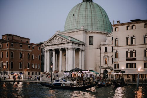 Foto stok gratis bangunan, chiesa di san simeon piccolo, gereja