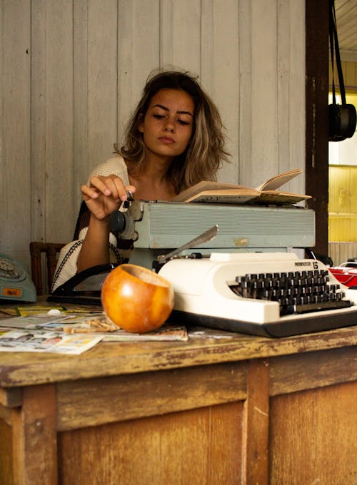 Libro De Lectura De Mujer