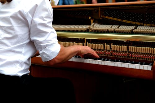 Piano Vertical Marrón, Blanco Y Beige