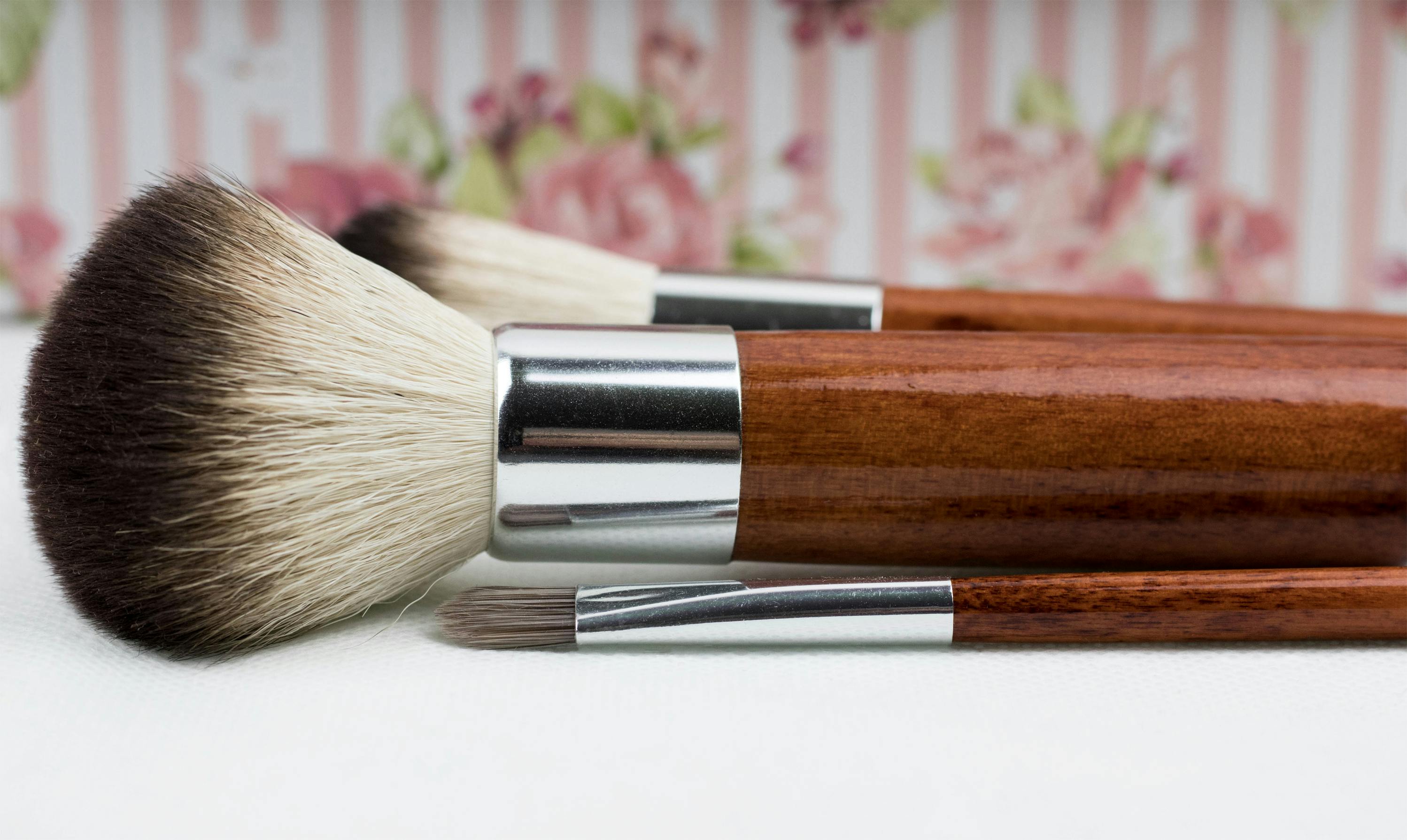 CloseUp Photo of Makeup Brushes · Free Stock Photo