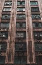 特写镜头显示城市建筑物立面上有多个阳台和空调