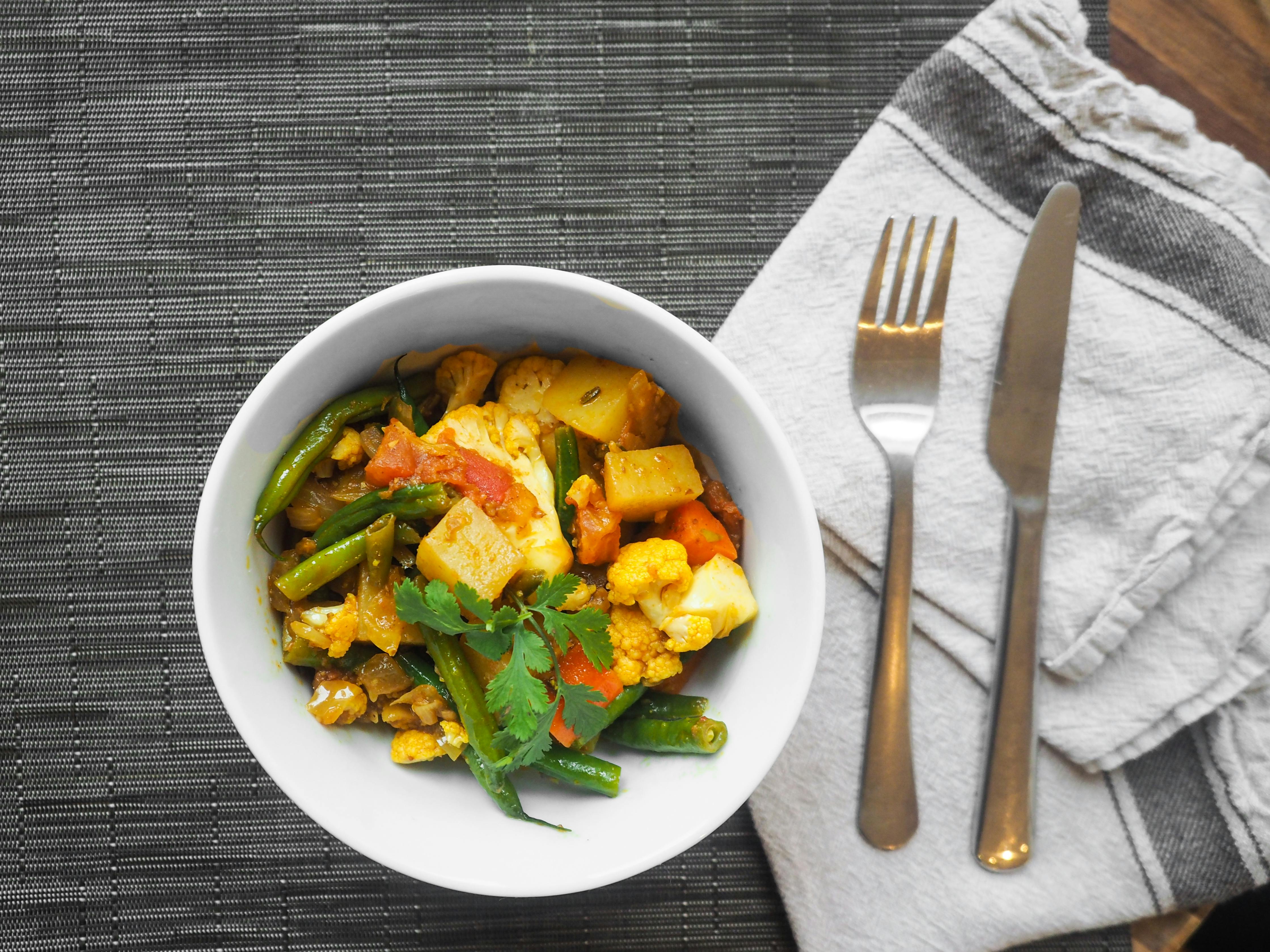 bowl-of-cooked-vegetables-free-stock-photo