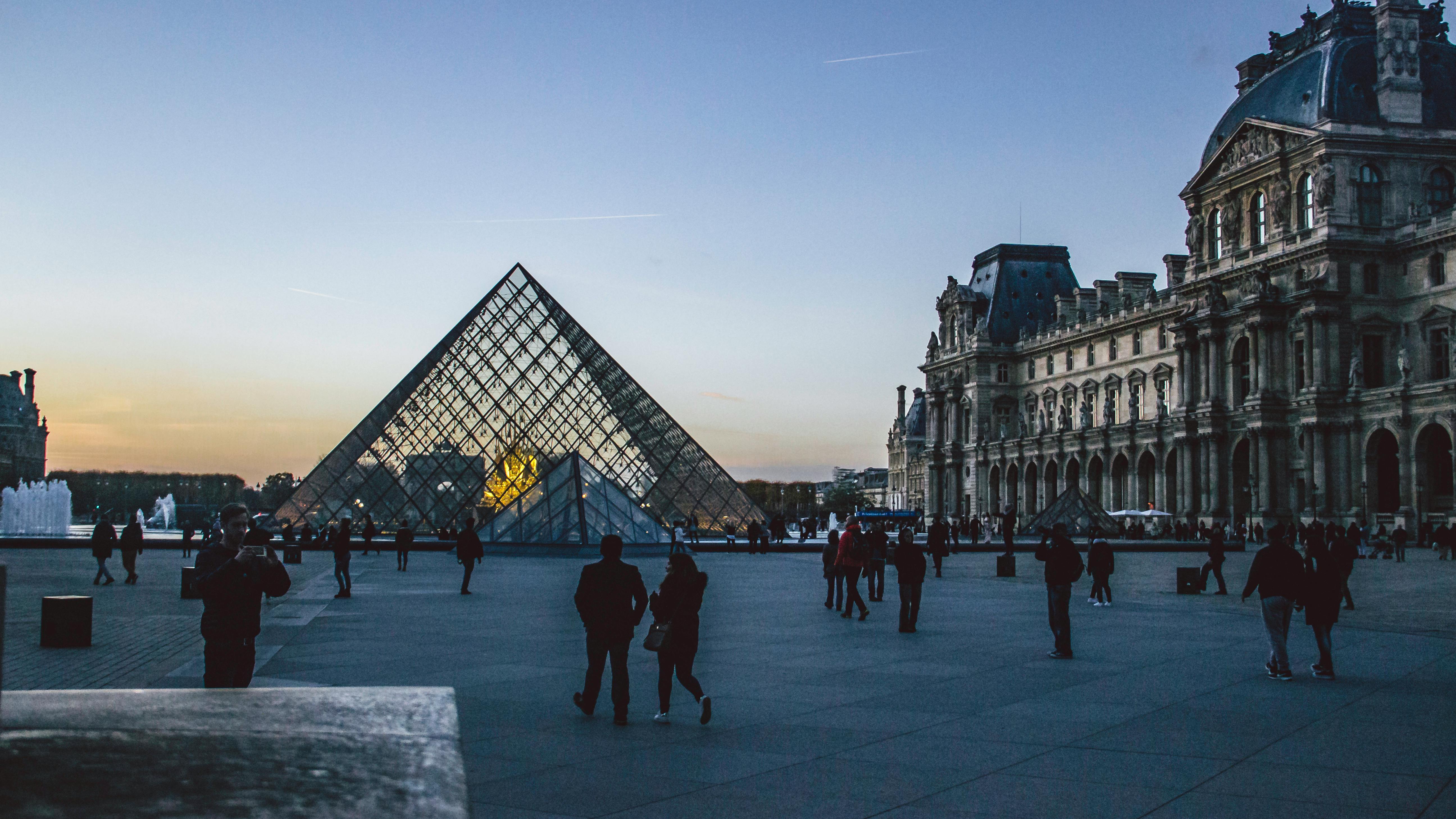 landscape photography of louvre museum in london