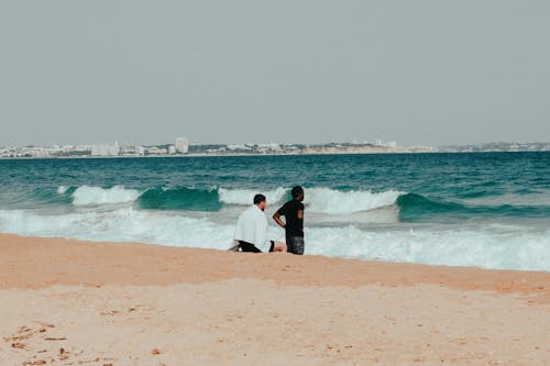 arkadan görünüm, dalgalar, deniz içeren Ücretsiz stok fotoğraf