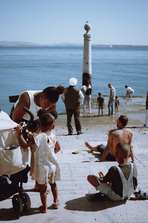 Photos gratuites de bord de mer, enfants, femmes