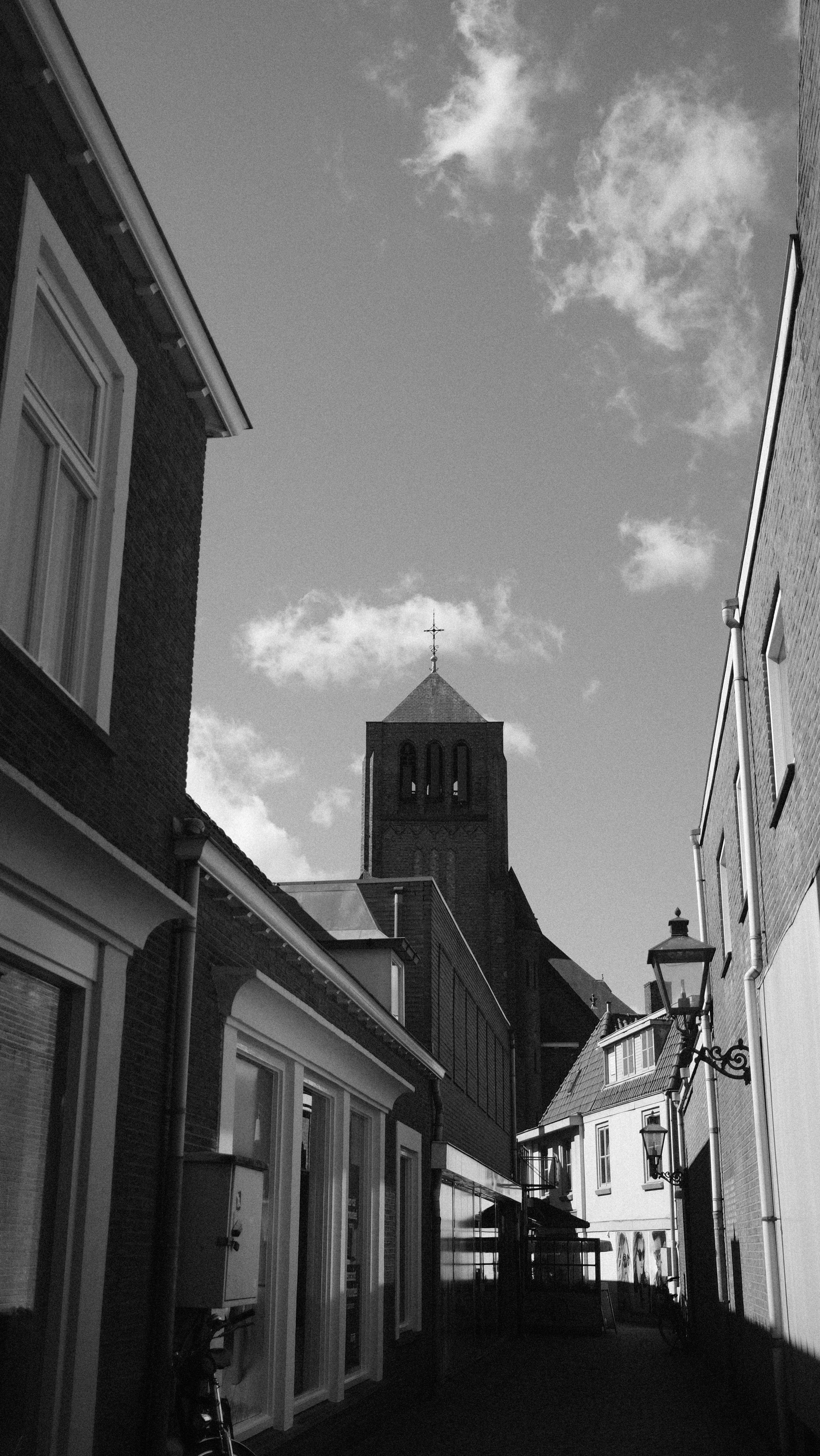 gratis Laag Standpunt Van Een Kerktoren Stockfoto