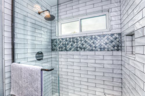 banyo, banyo havluları, duş içeren Ücretsiz stok fotoğraf