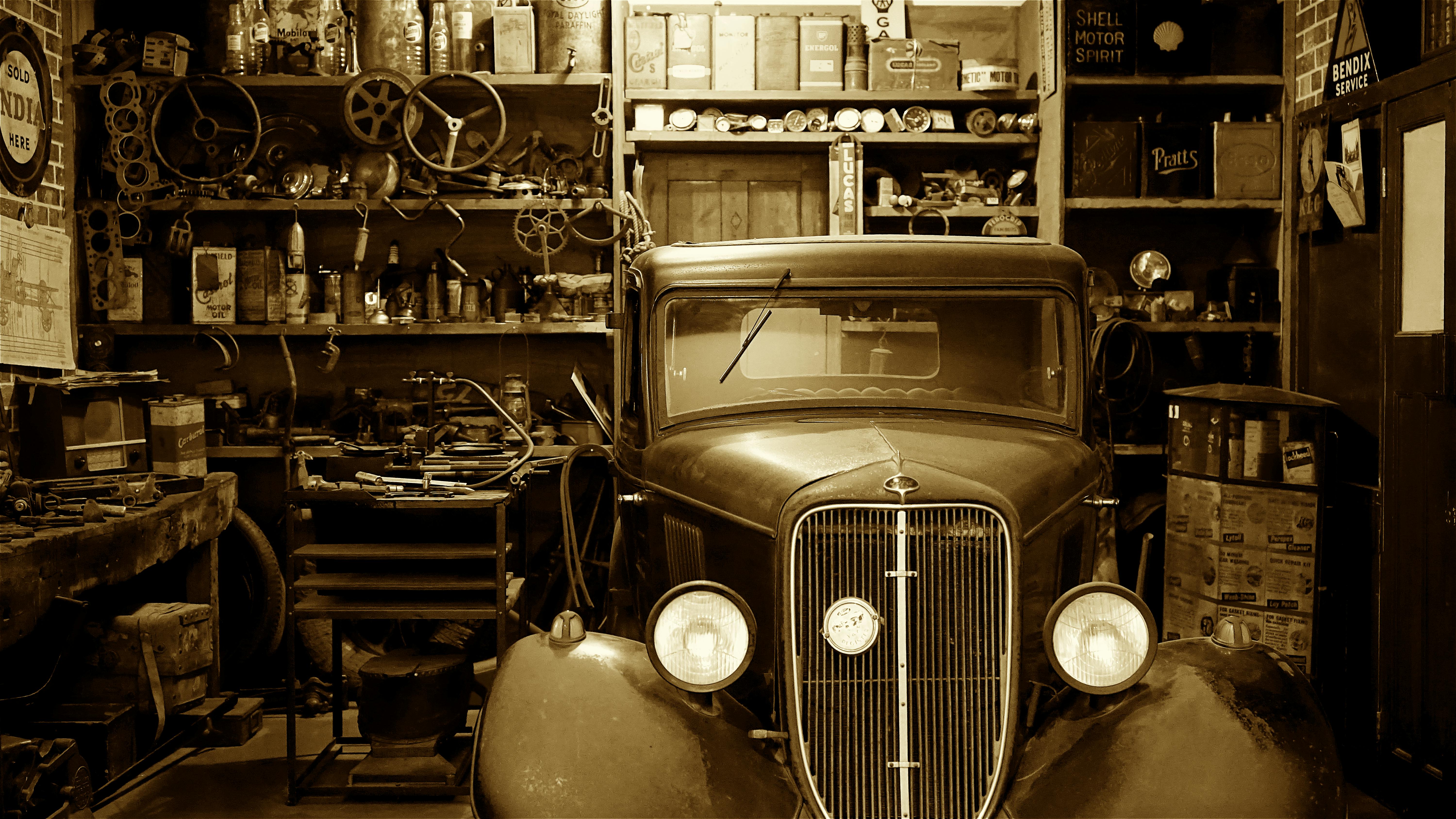 The Revival of Speed: Roaring into the Past with Vintage Car Racing in America