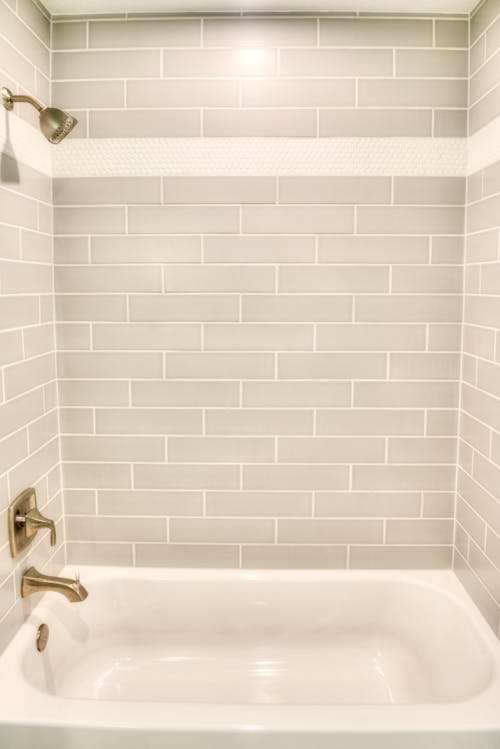 banyo, duş, küvet içeren Ücretsiz stok fotoğraf