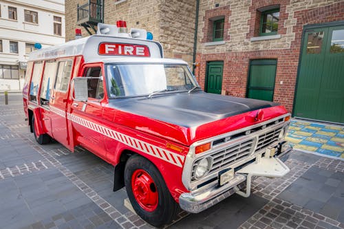 Immagine gratuita di ambulanza, auto, autobus