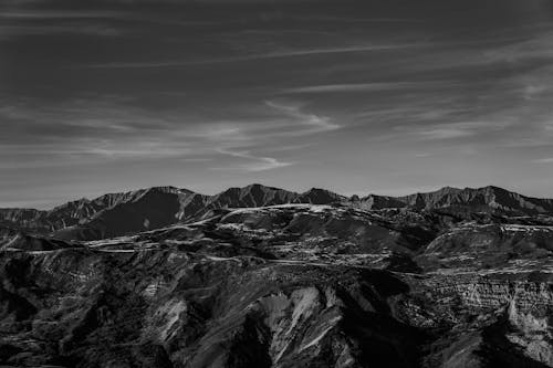 Darmowe zdjęcie z galerii z chmury, czarno-biały, górski krajobraz