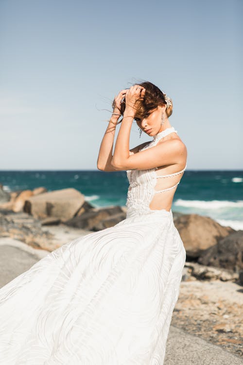 Безкоштовне стокове фото на тему «весільна сукня, вродлива, жінка»